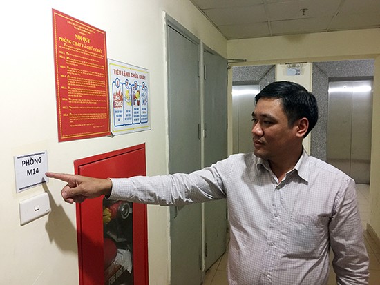 Ông Nguyễn Khắc Điền tố cáo chủ đầu tư cơi nới 16 căn hộ tầng kỹ thuật để bán. Ảnh: Nguyễn Hoàn
