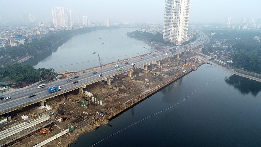 Cận cảnh công trình cầu vượt hồ Linh Đàm xóa điểm ùn tắc lớn nhất Hà Nội