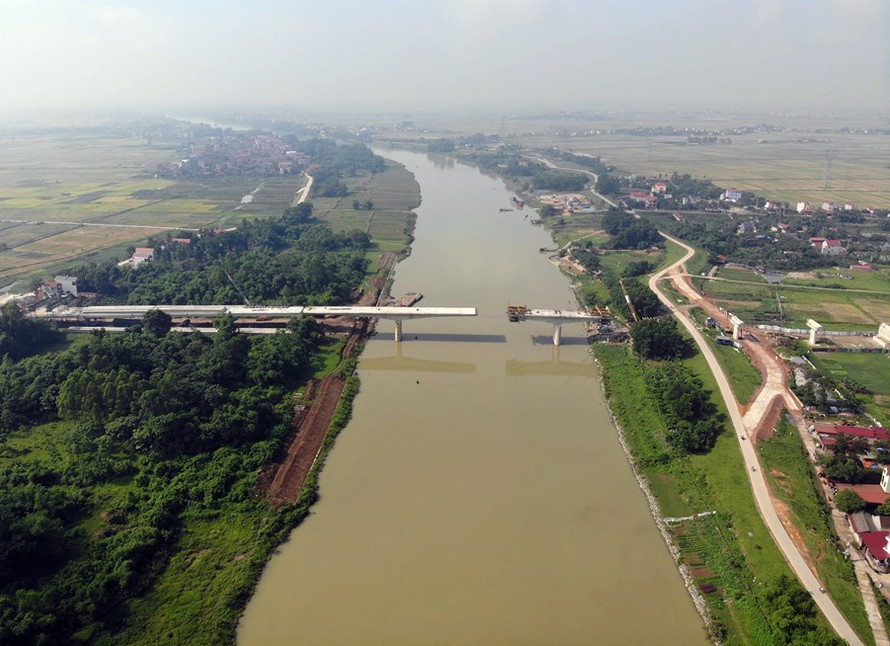 Toàn cảnh cầu Xuân Cẩm nối huyện Hiệp Hòa (Bắc Giang) với huyện Sóc Sơn (Hà Nội).