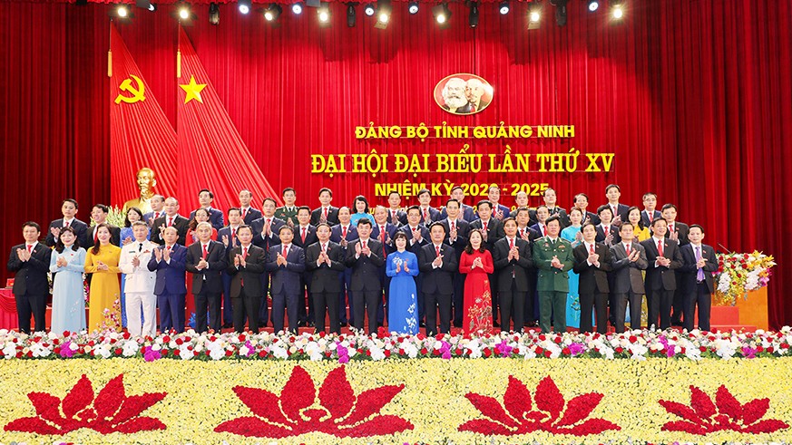 Ban Chấp hành Đảng bộ tỉnh Quảng Ninh khóa XV, nhiệm kỳ 2020-2025 ra mắt Đại hội.