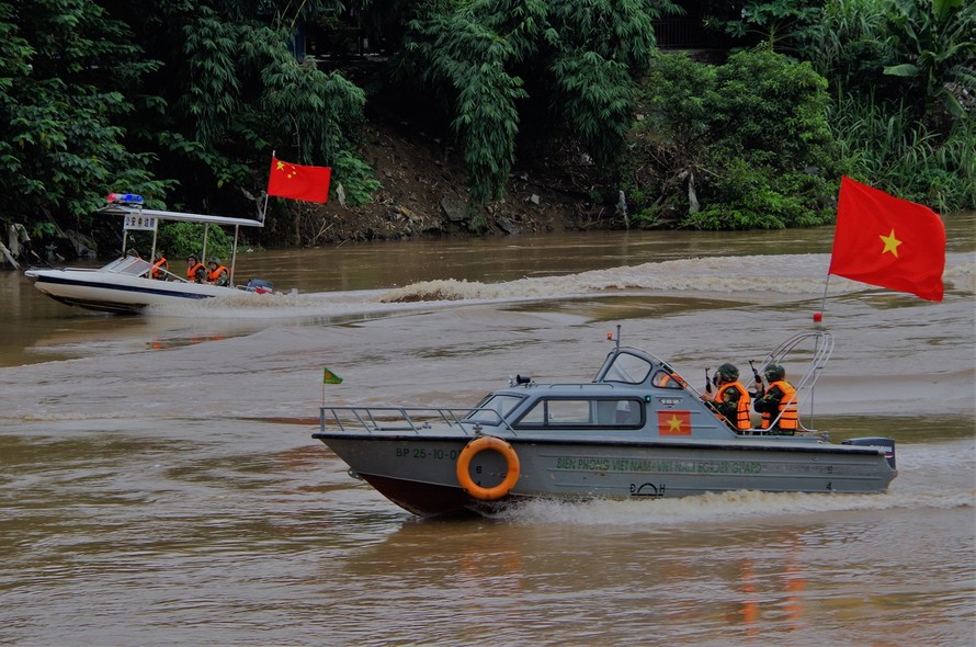 Lực lượng biên phòng hai nước tổ chức tuần tra liên hợp trên sông Hồng