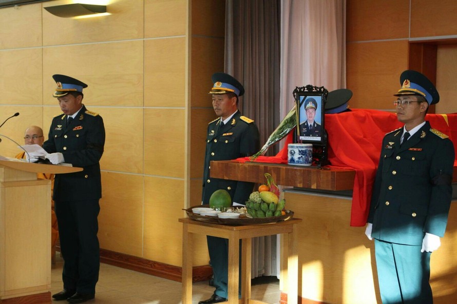 Lễ tang Thiếu tá phi công Nguyễn Thành Trung đã được tổ chức trang nghiêm tại Vương quốc Anh vào ngày hôm nay. Ảnh: BĐ 18