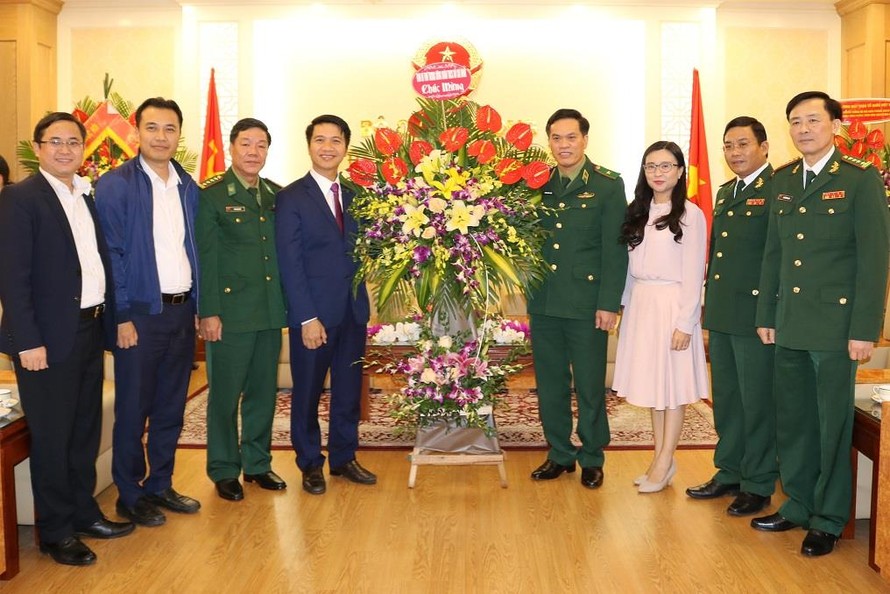 Đồng chí Nguyễn Ngọc Lương và đoàn đại biểu Trung ương Đoàn chúc mừng Bộ Tư lệnh Bộ đội Biên phòng