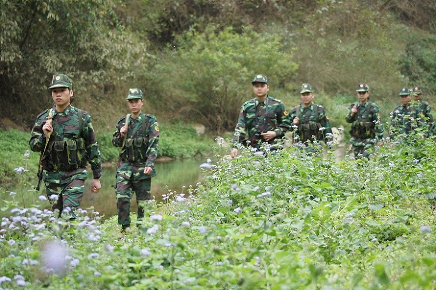 Cán bộ, chiến sĩ Đồn Biên phòng Bình Nghi (BĐBP Lạng Sơn) tuần tra bảo vệ biên giới. Ảnh: Nguyễn Minh