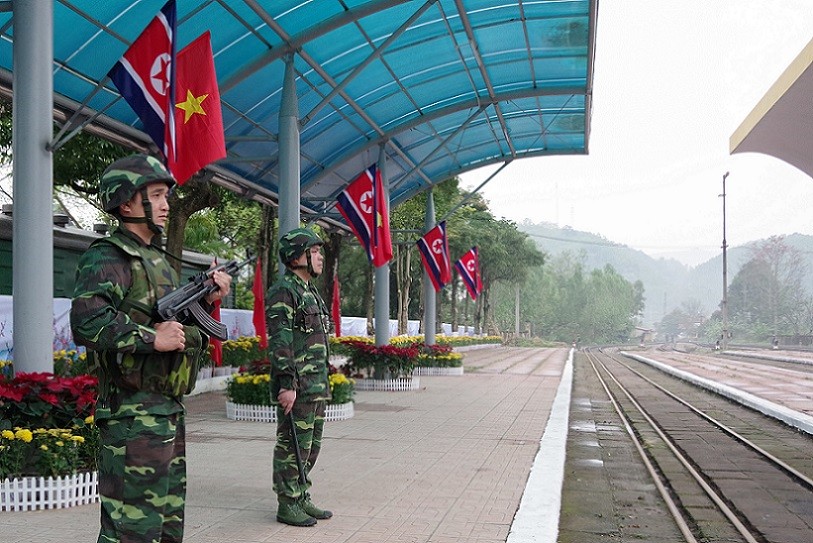 BĐBP Lạng Sơn canh giữ tại ga biên giới Đồng Đăng trong những ngày đón Chủ tịch Triều Tiên Kim Jong Un sang thăm chính thức Việt Nam và dự Hội nghị thượng đỉnh Mỹ - Triều lần thứ 2. Ảnh: PV