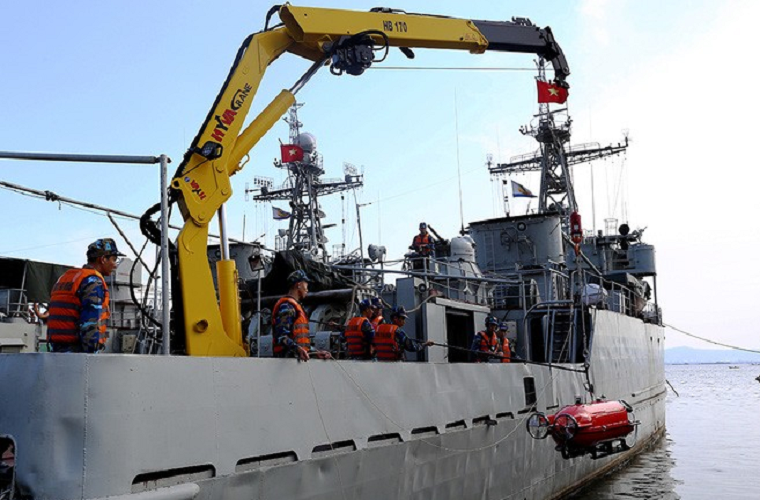 Robot của Hải quân tìm kiếm ngư dân mất tích có thể lặn sâu bao nhiêu?