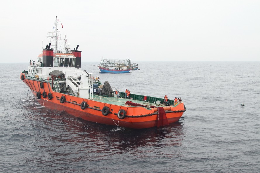 Công tác tìm kiếm 9 ngư dân mất tích vẫn đang tiếp tục 