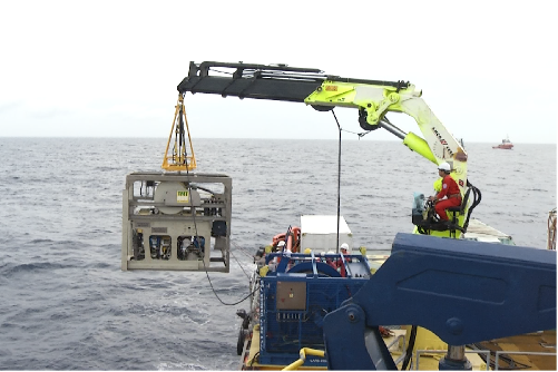 Lực lượng Hải quân triển khai robot lặn điều khiển từ xa vào lúc 7 giờ 30 phút sáng nay