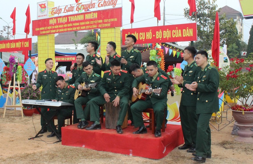 Hội trại là dịp để ĐVTN Quân đội và các lực lượng thể hiện tài năng và nhiệt huyết tuổi trẻ