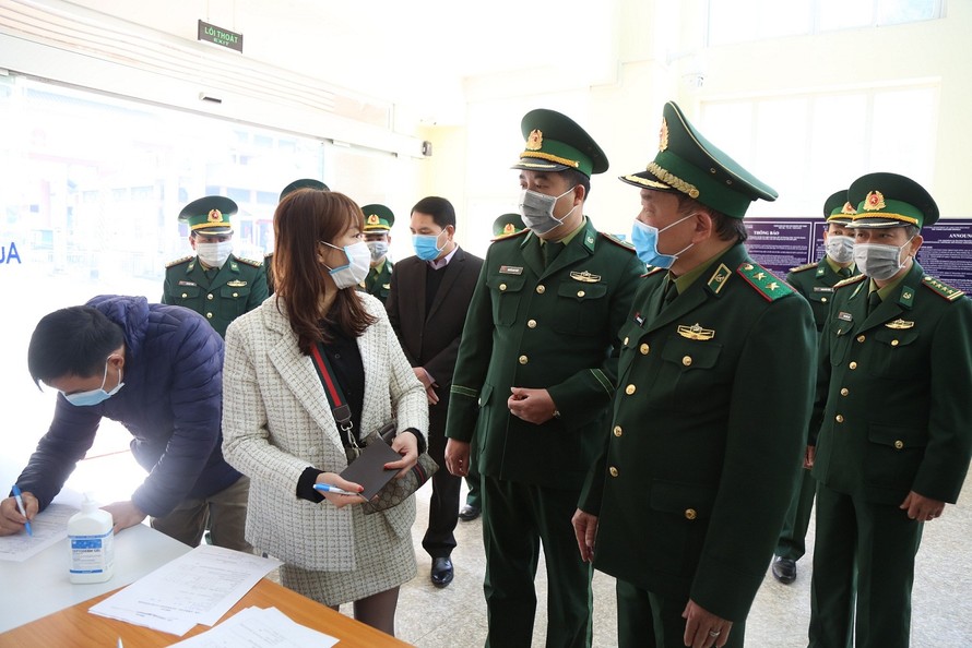 Lãnh đạo Bộ Tư lệnh Bộ đội Biên phòng kiểm tra công tác phòng chống dịch nCoV trên tuyến biên giới Lạng Sơn