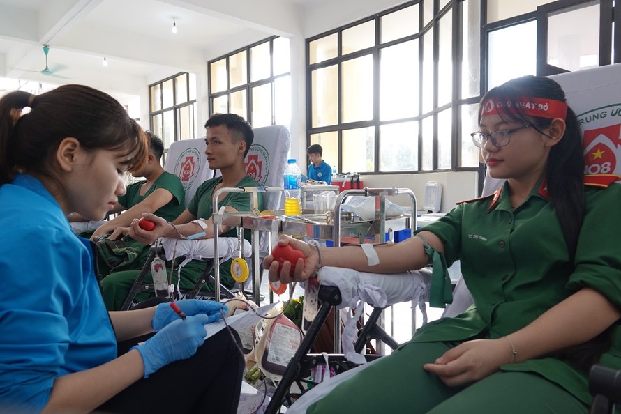 Tuổi trẻ Quân đội tham gia hiến máu cứu người