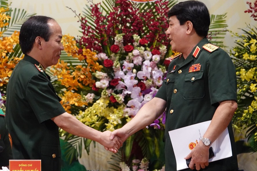 Đại tướng Lương Cường, Chủ nhiệm Tổng cục Chính trị QĐND Việt Nam (bên phải) và Trung tướng Đỗ Danh Vượng tại Đại hội đại biểu Đảng bộ BĐBP lần thứ XV