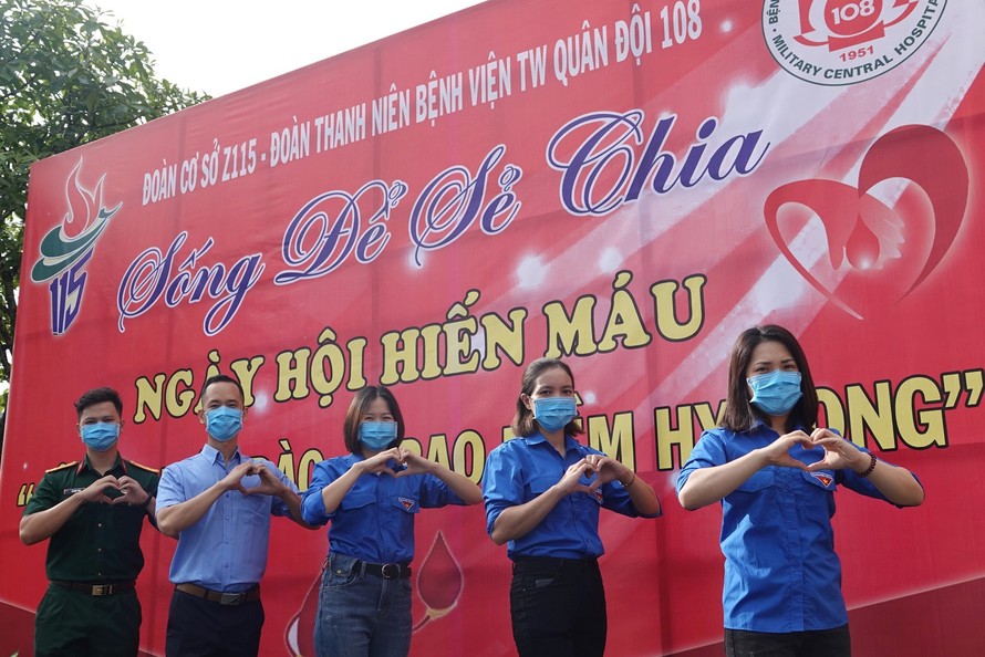 Tham gia ngày hội hiến máu sáng 16/8 có hơn 600 cán bộ, ĐVTN Nhà máy Z115 và các đơn vị. Ảnh: Nguyễn Minh