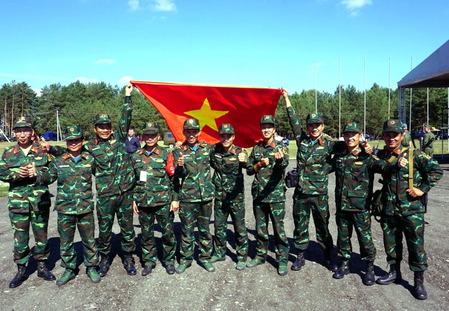 Đội tuyển Bắn tỉa Việt Nam giành vị trí thứ tư tại cuộc thi “Ranh giới xạ thủ”. Ảnh: QĐND