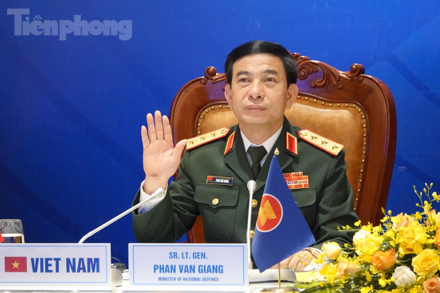 Bộ trưởng Quốc phòng Việt Nam tại ADMM-15 diễn ra sáng 15/6. Ảnh: Nguyễn Minh 