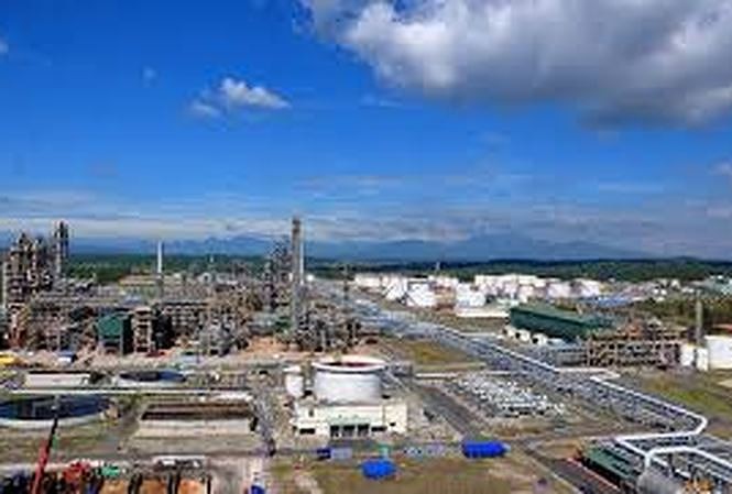 Ngày đầu tiên lên sàn, cổ phiếu Cty lọc hoá dầu Bình Sơn tăng gần 40%.