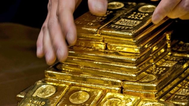 Giá vàng trong nước đứng yên dù vàng thế giới giảm mạnh. ảnh minh họa