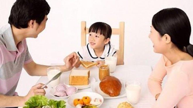 Niềm vui khi dùng bữa sáng cùng gia đình (Nguồn Internet)