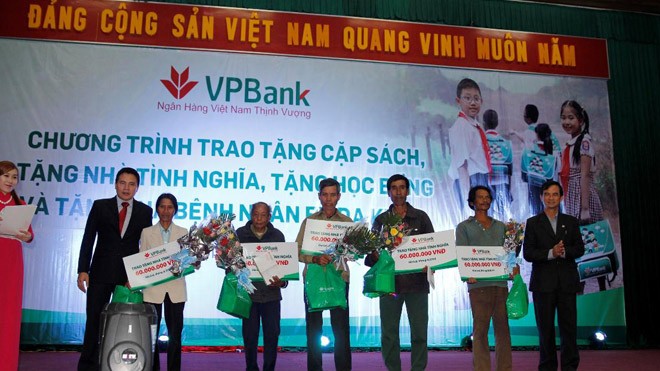 VPBank trao học bổng và nhà tình nghĩa tại Gia Lai