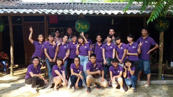 Các Tình nguyện viên của V.E.O tại trung tâm hỗ trợ xa hội Thuận Hòa