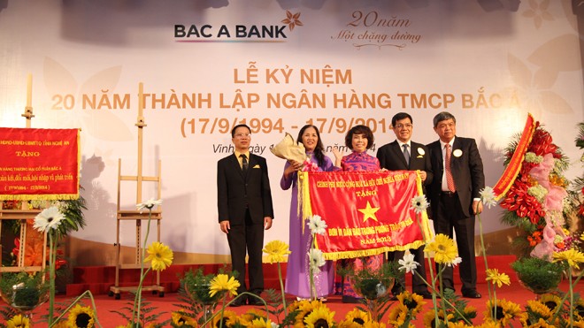 Nhân dịp kỷ niệm 20 năm thành lập, Ngân hàng TMCP Bắc Á đã vinh dự đón nhận Cờ thi đua của Chính phủ