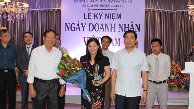 Dược sĩ Lê Thị Bình là một trong 10 Doanh nhân xứ Thanh xuất sắc nhất năm 2014