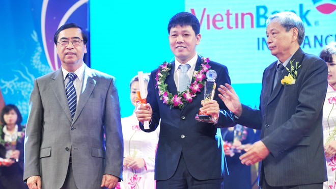 Lãnh đạo VBI nhận danh hiệu “Thương hiệu mạnh Việt Nam 2014”