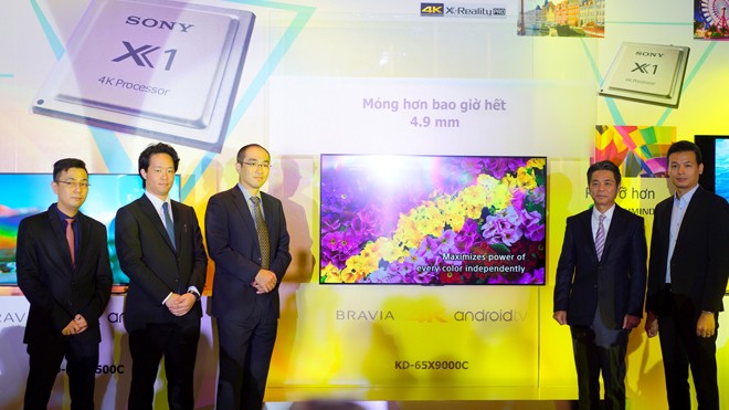 Đại diện Sony Electronics Việt Nam giới thiệu dòng TV LCD 4K X9000C mỏng nhất 