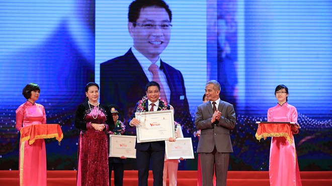 Chủ tịch HĐQT VietinBank được tôn vinh trong chương trình “Vinh quang Việt Nam lần thứ XII - năm 2015”