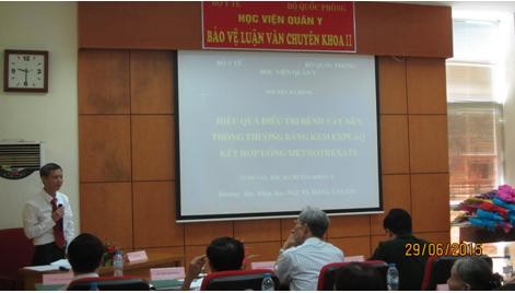Bác sĩ Nguyễn Bá Hùng (đứng) trong buổi báo cáo kết quả nghiên cứu