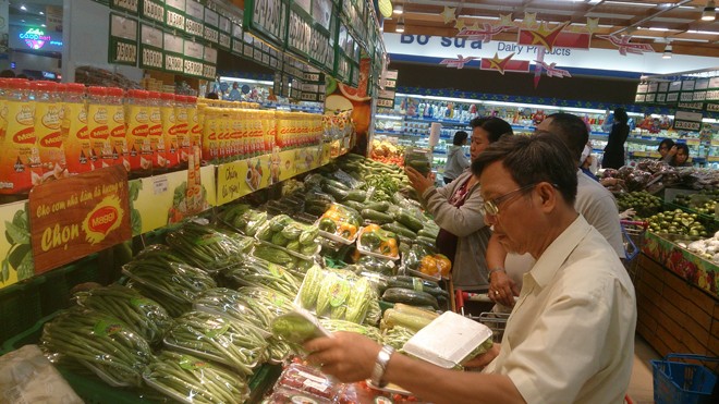 Hàng trăm mặt hàng nông sản Việt được khuyến mãi, giảm giá trong tháng Tự hàng hàng Việt 2015 tại hệ thống siêu thị Coopmart Ảnh: ĐD 