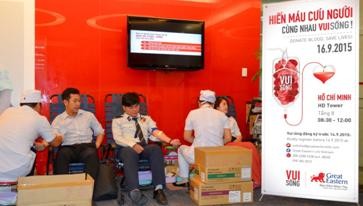 Các tình nguyện viên tham gia hiến máu tại trụ sở chính của Bảo Hiểm Nhân Thọ Great Eastern