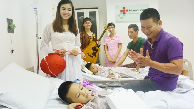 Trung thu yêu thương tại Bệnh viện Ung bướu Hưng Việt
