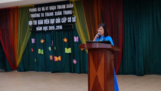 Bà Đinh Thùy Dương - Hiệu trưởng trường TH Thanh Xuân Trung phát động cuộc thi