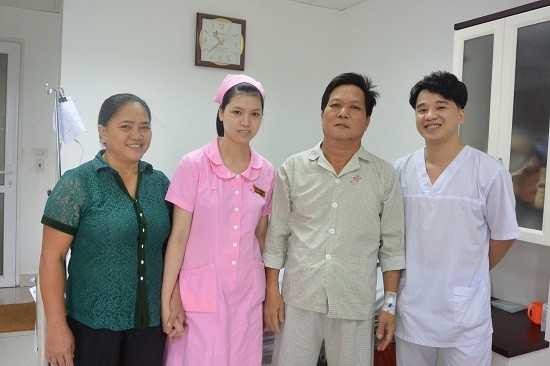 Vợ chồng cô Trần Thị Xa vẫn luôn lạc quan trong những ngày điều trị tại BVUB Hưng Việt