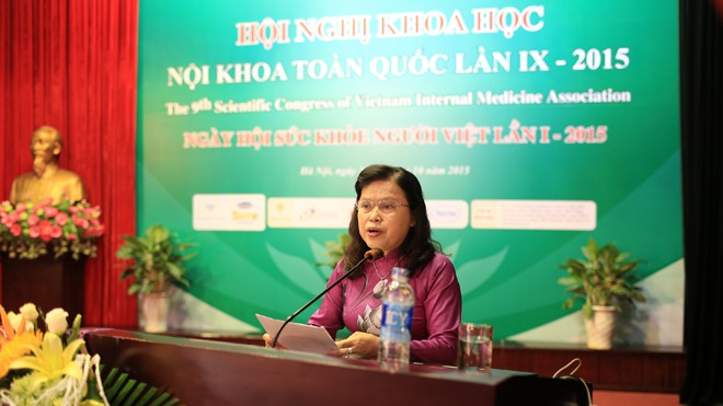 PGS.TS Nguyễn Thị Xuyên, thứ trưởng Bộ Y Tế phát biểu tại hội nghị 