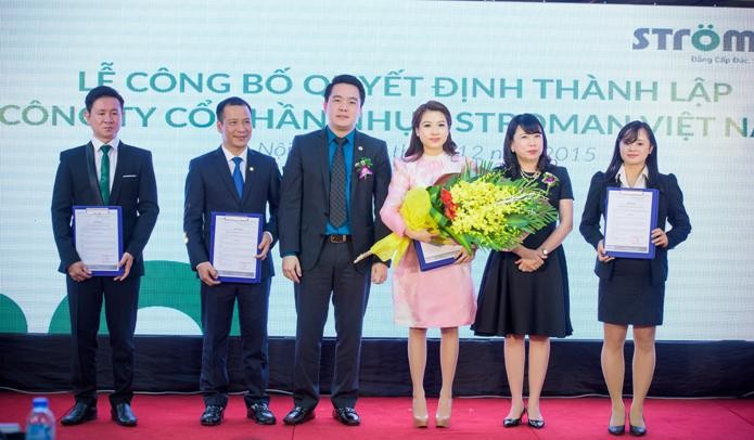 Ban lãnh đạo Công ty Cổ phần Nhựa Stroman Việt Nam nhận quyết định từ Ban lãnh đạo Tập đoàn 