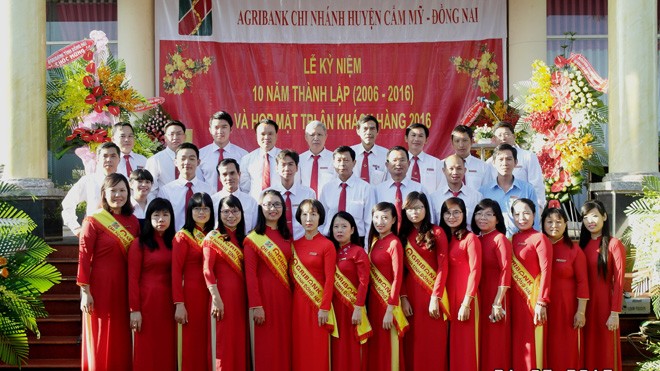 Tập thể cán bộ nhân viên Agribank huyện Cẩm Mỹ, tỉnh Đồng Nai