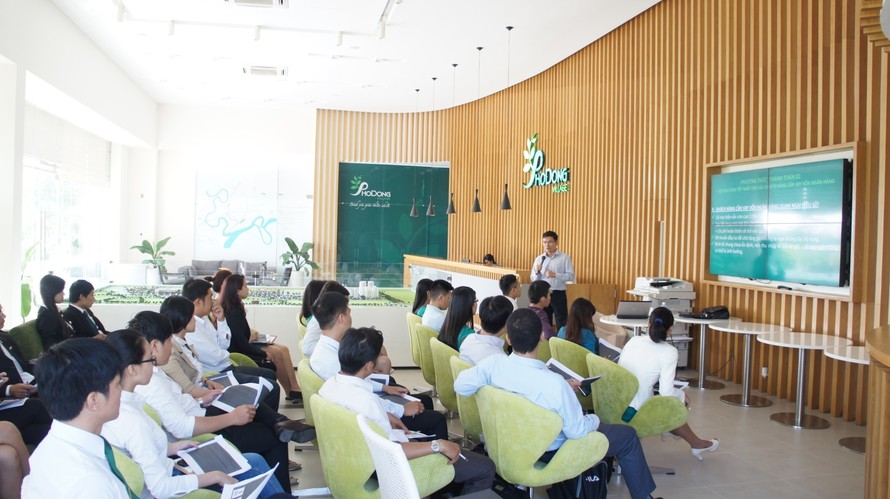 Công tác đào tạo luôn được SCC chú trọng nhằm cập nhật kiến thức, nâng cao nghiệp vụ tư vấn cho đội ngũ nhân lực tại PhoDong Village