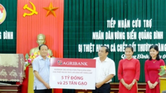 Agribank hỗ trợ ngư dân Hà Tĩnh, Quảng Bình 5 tỷ đồng