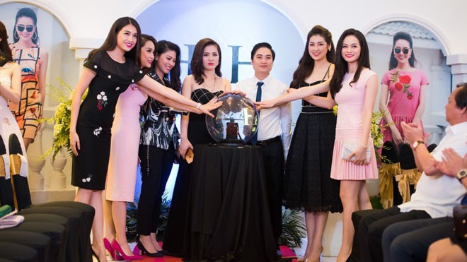Ông Vũ Đức Hải Chủ tịch HĐQT thương hiệu H&H Luxury và Bà Phạm Thương Huyền nhà đồng sáng lập trong lễ ra mắt thương hiệu H&H Luxury 