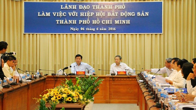 Bí thư Thành ủy TP HCM Đinh La Thăng tại buổi làm việc với Hiệp hội Bất động sản