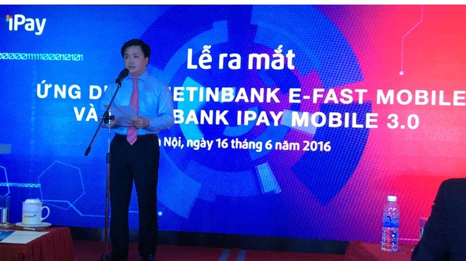 Lãnh đạo VietinBank phát biểu tại lễ ra mắt ứng dụng ngân hàng di động.