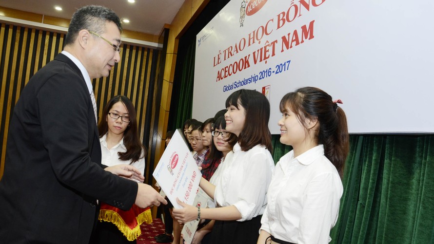 Lễ trao học bổng Acecook Việt Nam tại Hà Nội ngày 18/6