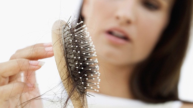 Những người mắc bệnh tuyến giáp thường bị rụng tóc