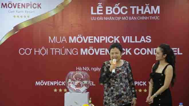 Bà Đỗ Thị Thái, khách hàng may mắn trúng dải thưởng phát biểu cảm ơn chủ đầu tư dự án movenpick Cam Ranh Resort tại buổi lễ