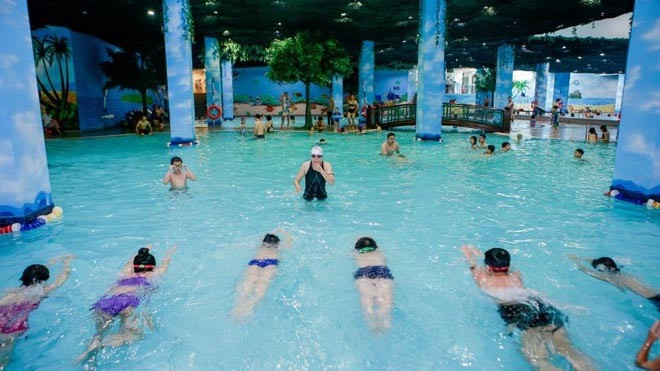 Không gian bể bơi thoáng, rộng rãi, đảm bảo cho các học viên môi trường học tập tốt nhất