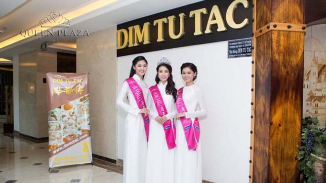 Top 3 Hoa hậu Việt Nam (Từ trái sang): Á hậu 1 Thanh Tú, Hoa hậu Đỗ Mỹ Linh cùng Á hậu 2 Thùy Dung rạng rỡ tại Dim Tu Tac 