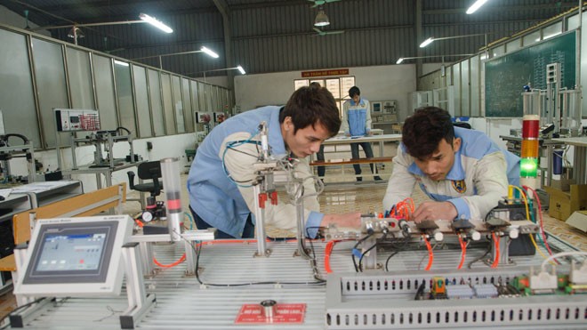 Sinh viên học nghề tại Trường cao đẳng Cơ điện Hà Nội được cam kết 100% có việc làm sau khi ra trường.