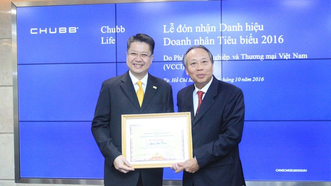 Ông Lâm Hải Tuấn – Chủ tịch Hội đồng Quản trị kiêm Tổng Giám đốc Chubb Life Việt Nam đã vinh dự nhận giải thưởng Doanh nhân Tiêu biểu 2016